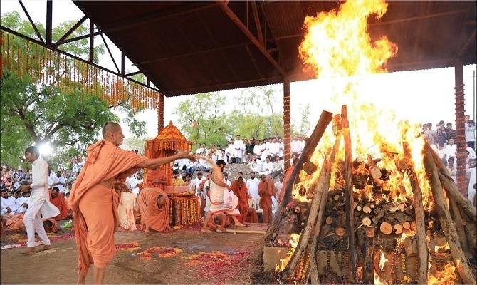 अंतिम संस्कार कैसे किया जाता है? (पूरी जानकारी) - Om Sankalp